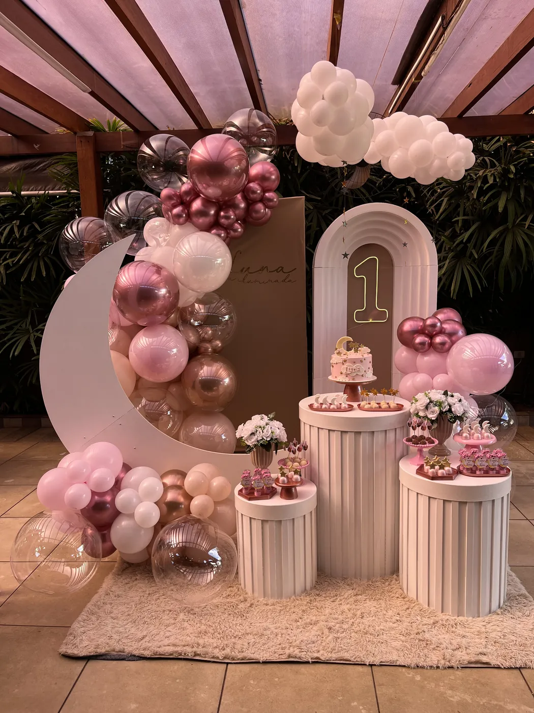 Decoração de festa infantil tema Lua e Nuvens montada pela Delicadeza Decorações