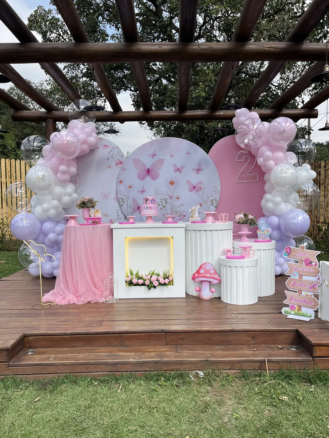 Decoração de festa infantil tema Jardim Encantado montada pela Delicadeza Decorações