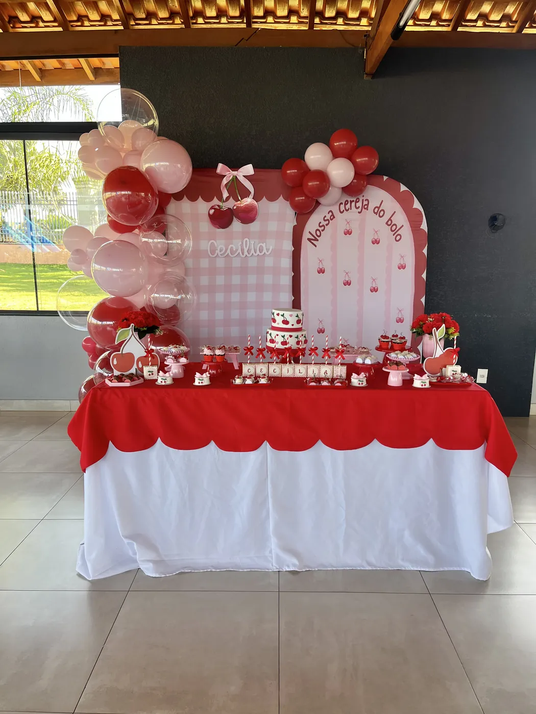 Decoração de festa infantil tema Cerejinha montada pela Delicadeza Decorações