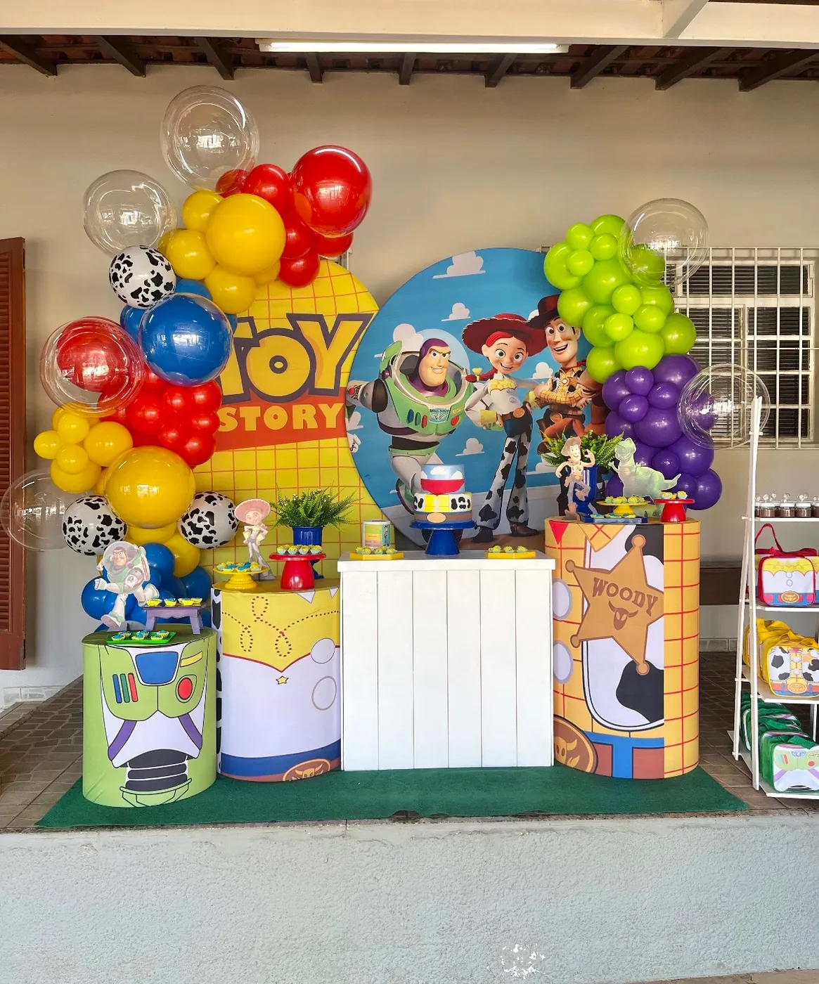 Decoração de festa infantil tema Toy Story montada pela Delicadeza Decorações
