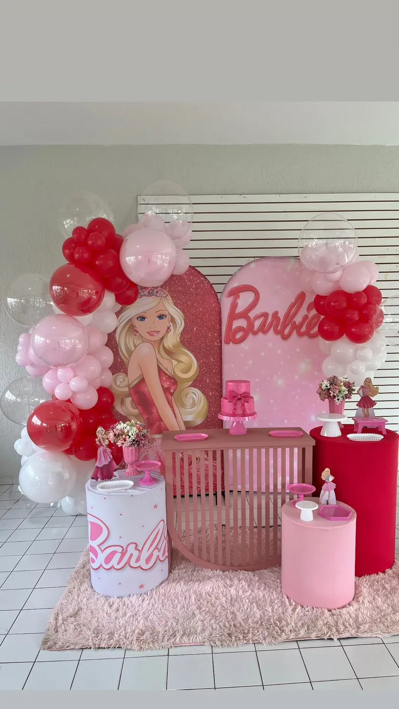 Decoração de festa infantil tema Barbie montada pela Delicadeza Decorações