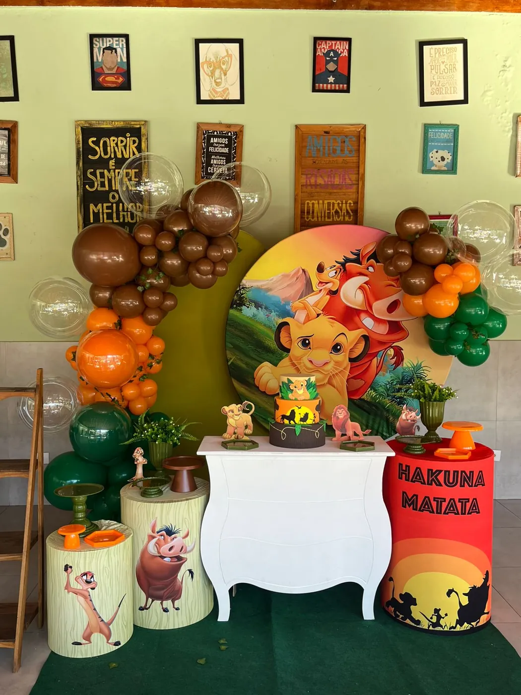 Decoração de festa infantil tema Rei Leão montada pela Delicadeza Decorações