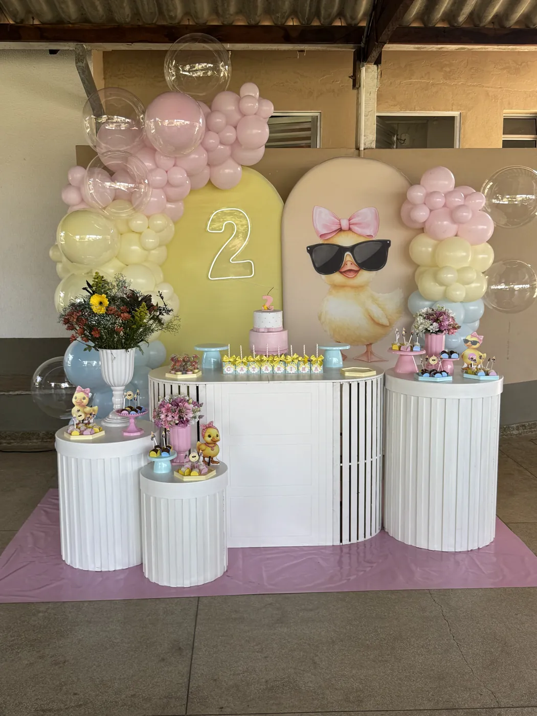 Decoração de festa infantil tema Patinho montada pela Delicadeza Decorações