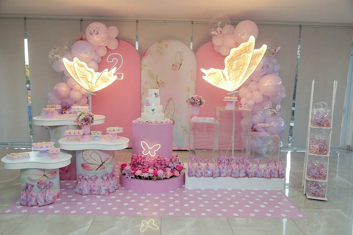 Decoração de festa infantil tema Borboletas montada pela Delicadeza Decorações